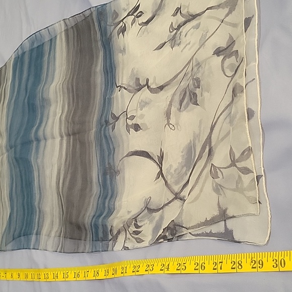 BLUE PRINTED SCARFS 2 for 1 Price💙💙 - Picture 6 of 6